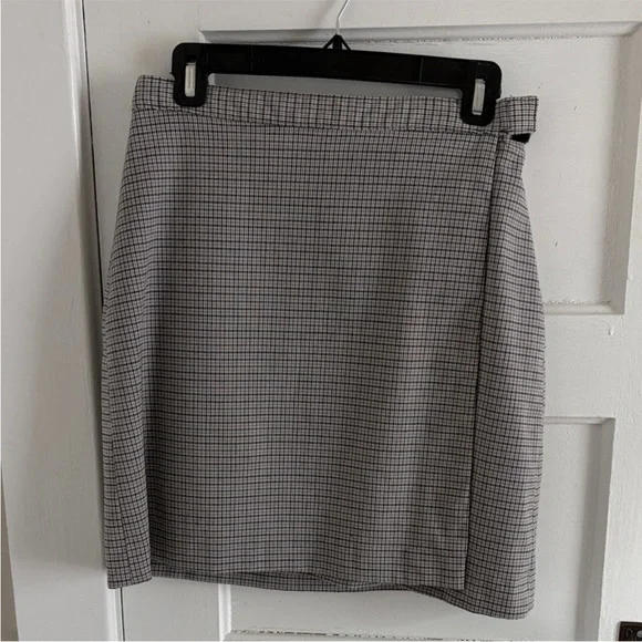 GAP Checkered Wrap Skirt - Picture 1 of 4